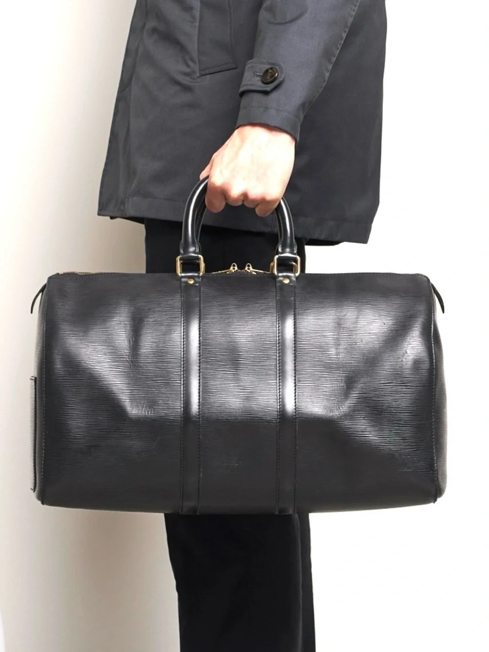 Louis Vuitton authentic Keepall 45 travel Ang black Epi leather unisex